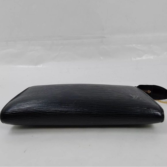 EUC Louis Vuitton LV Pochette Accessory Pouch Handbag with COA, box and dust bag - Picture 8 of 13